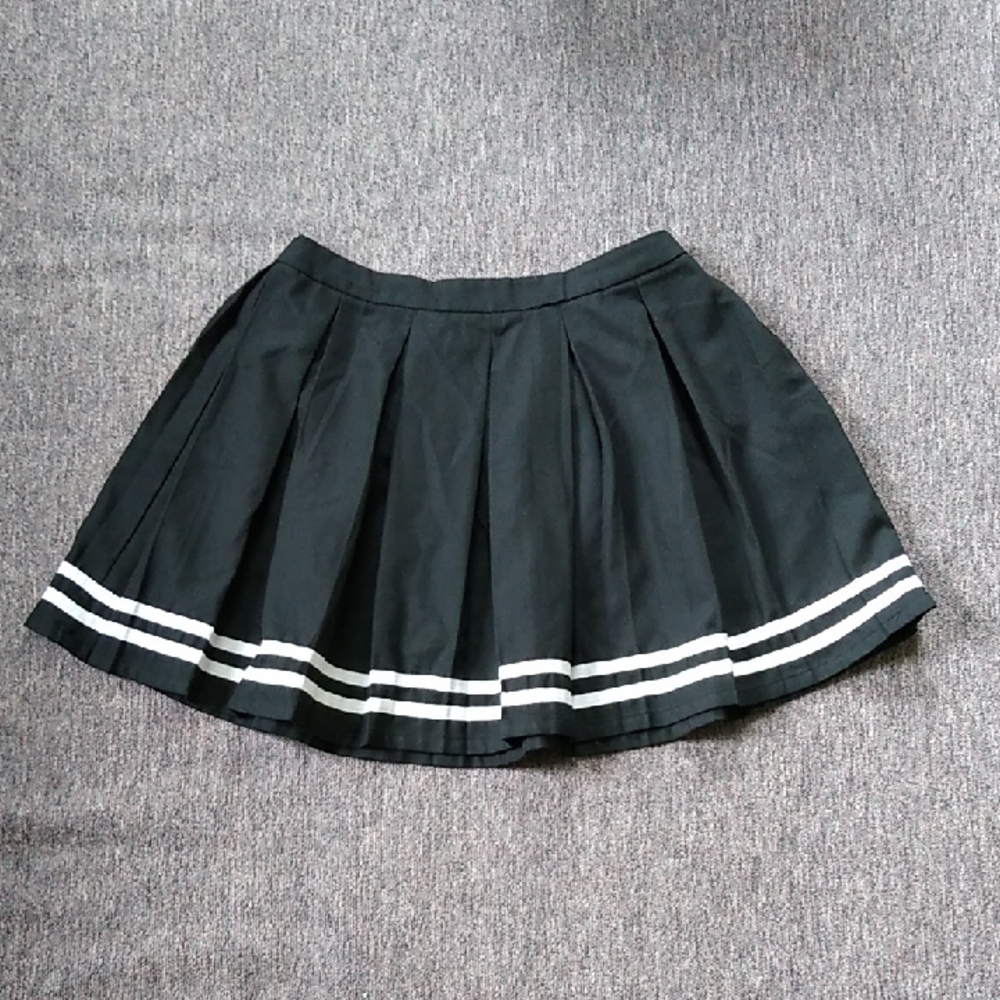 Hot Topic Striped Pleated Mini Skirt